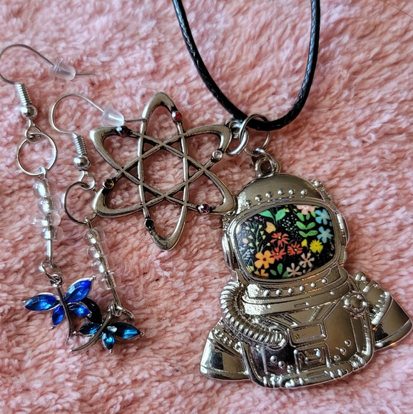 Star Seed Blooming Necklace Set - Picture 7 of 10